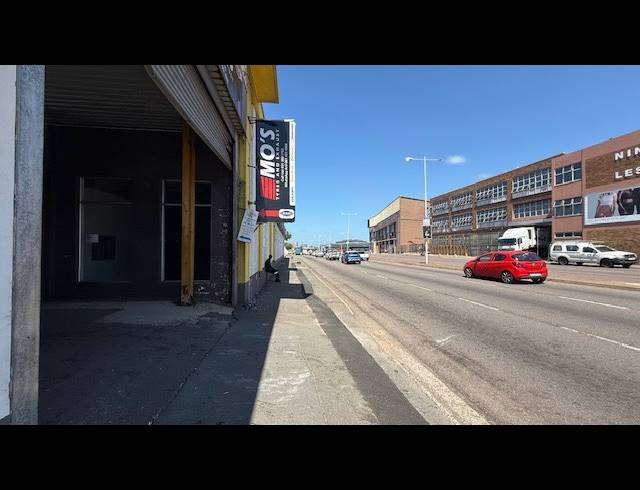 830M² WAREHOUSE TO LET IN STAMFORD HILL